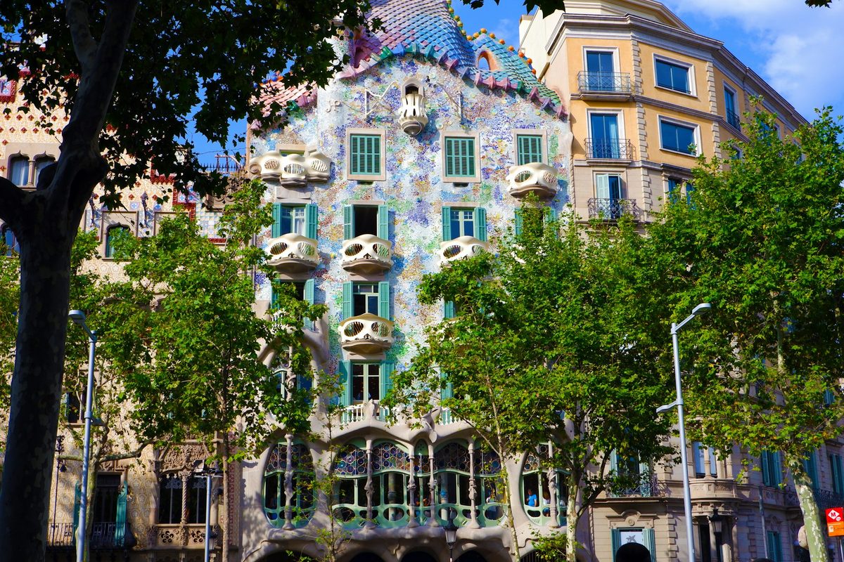 Reformas en piso antiguo del Eixample — cómo conservar mosaico, bóveda y carpintería original.