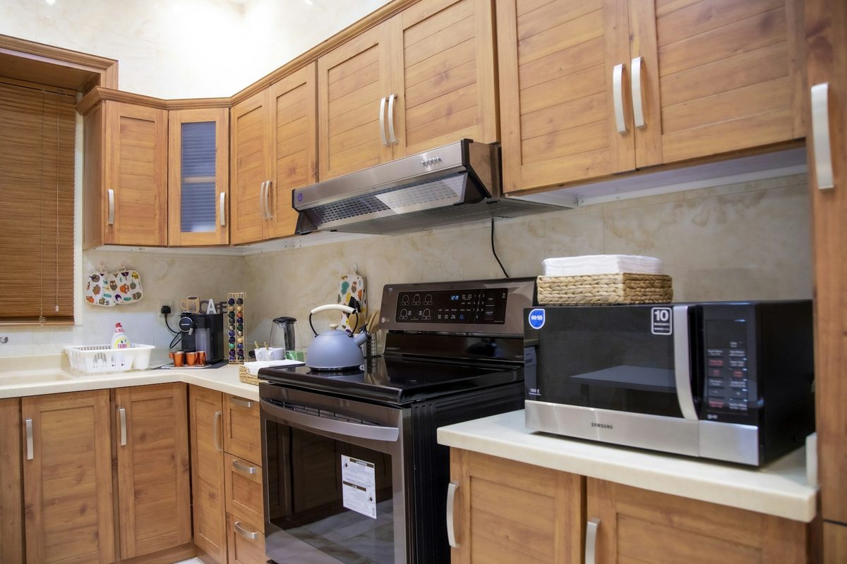 Cocina a medida con frentes de roble macizo